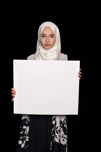 Muslim woman holding blank board — Stock Photo