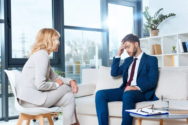 Psychologist and patient at therapy — Stock Photo