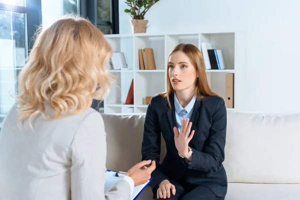 Psychologist and patient at therapy — Stock Photo