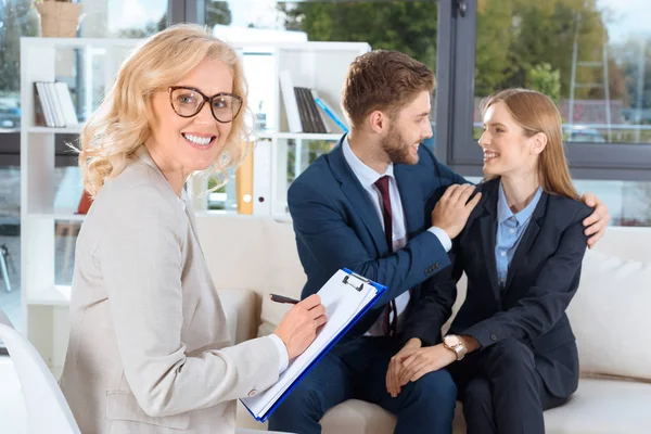 Young couple and psychologist — Stock Photo