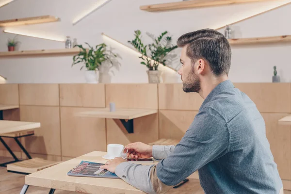 Caucasian man in cafe — Stock Photo