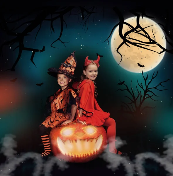 Kids in halloween costumes — Stock Photo