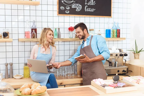 Cafe owners working together — Stock Photo