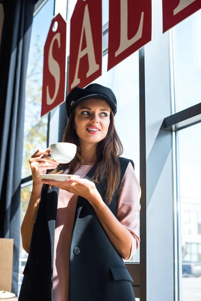 Girl drinking coffee — Stock Photo