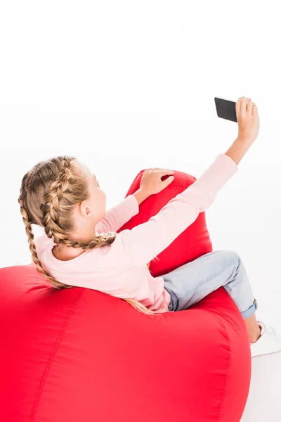 Bambino che prende selfie — Foto stock
