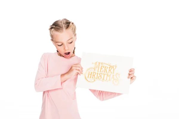 Niño sorprendido con la tarjeta de Feliz Navidad - foto de stock