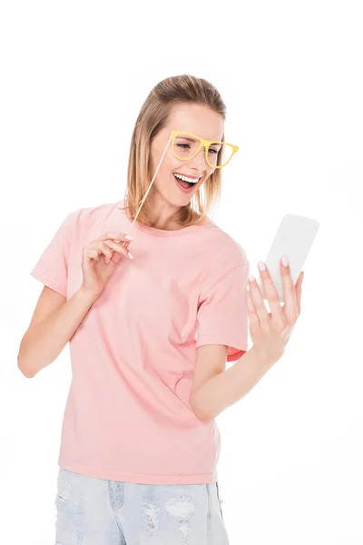 Mujer tomando selfie - foto de stock