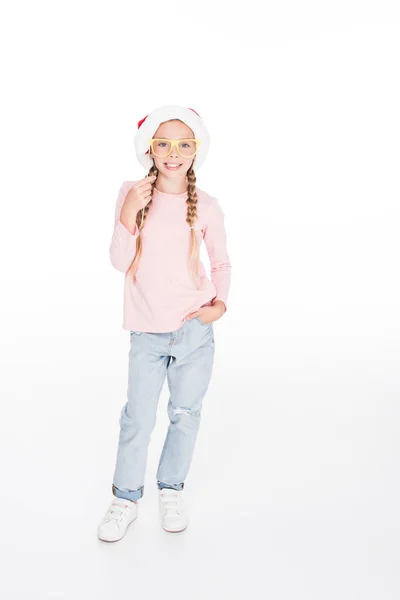 Niño en sombrero de santa en Navidad - foto de stock