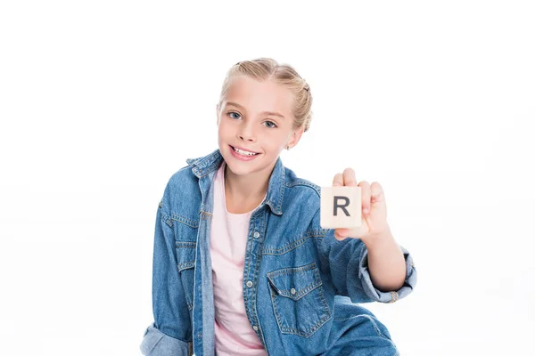 Niño con cubo de abecedario - foto de stock