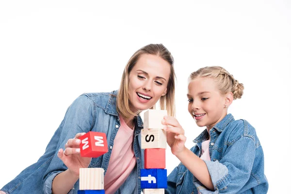 Famille avec blocs aphabet — Photo de stock