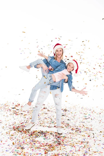 Familia con confeti en Navidad - foto de stock
