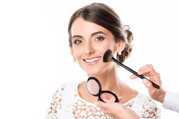 Artista de maquiagem aplicando blush — Fotografia de Stock