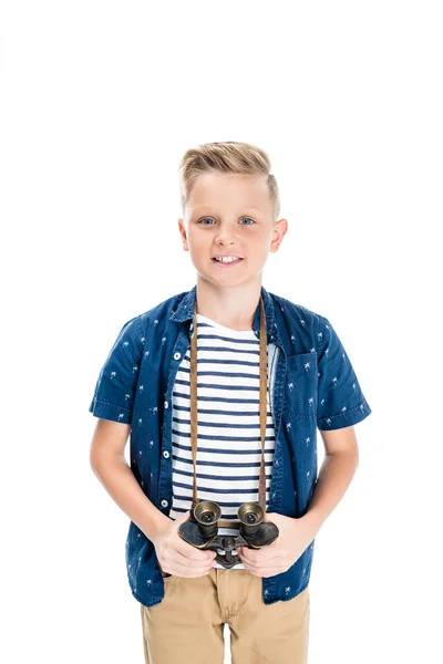 Мальчик держит бинокль — стоковое фото