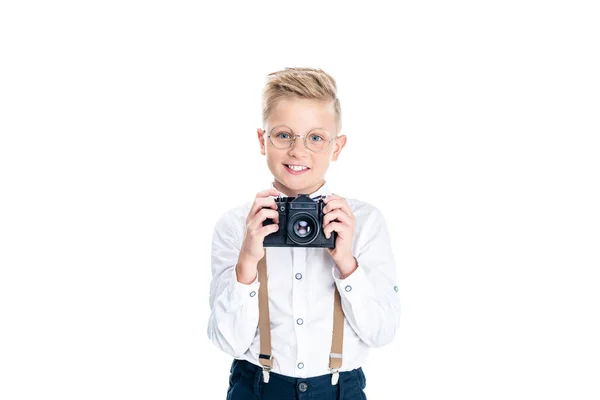 Ragazzo tenendo fotocamera — Foto stock