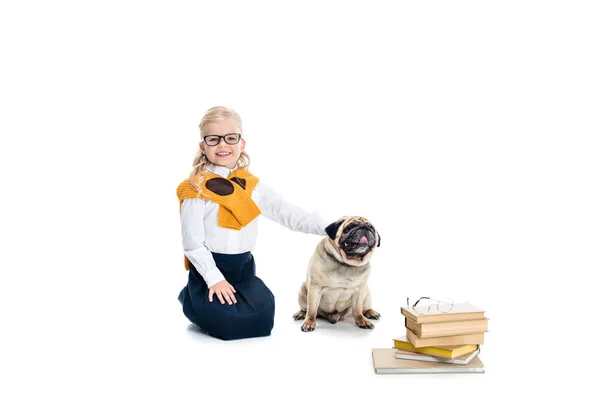 Enfant heureux avec chien — Photo de stock