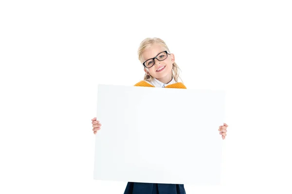 Niño sosteniendo banner en blanco - foto de stock