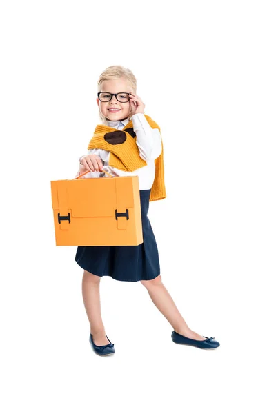 Enfant en lunettes avec mallette — Photo de stock