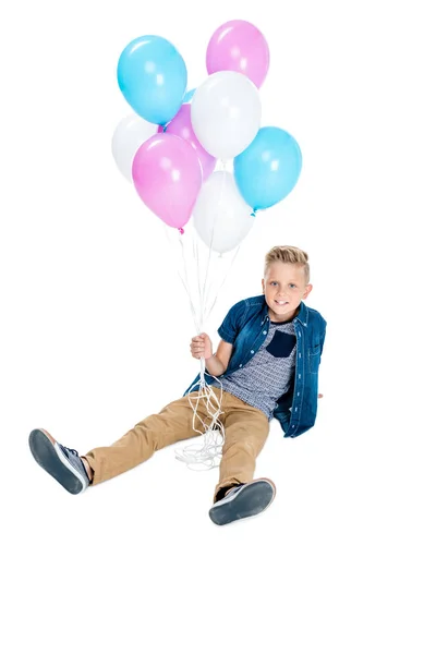 Niño sosteniendo globos - foto de stock