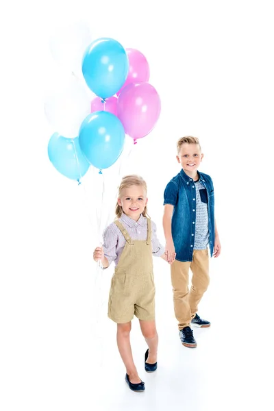 Glückliche Kinder mit Luftballons — Stockfoto