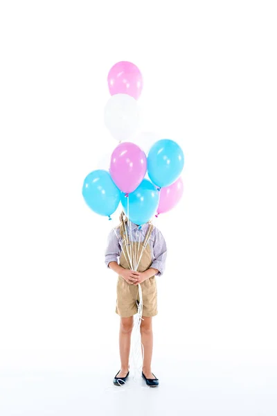 Niño con globos de colores - foto de stock