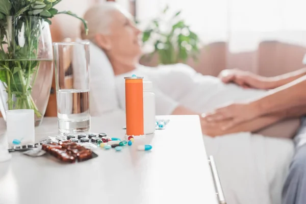 Pills and glass of water — Stock Photo