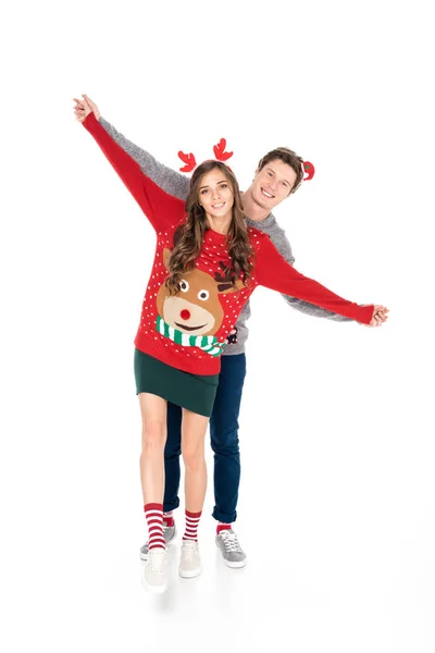 Усміхнена пара в зимових светрах — стокове фото
