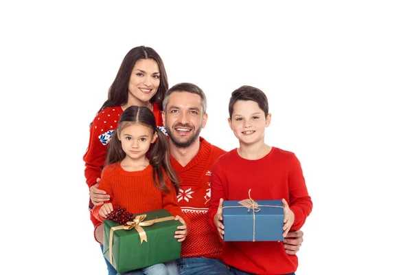 Famiglia con regali di Natale — Foto stock