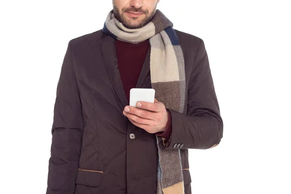 Homme utilisant un smartphone — Photo de stock