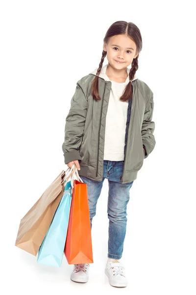 Niño con bolsas de compras - foto de stock