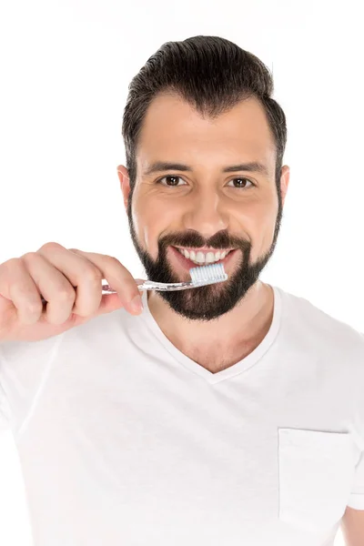 Sorrindo homem com escova de dentes — Fotografia de Stock