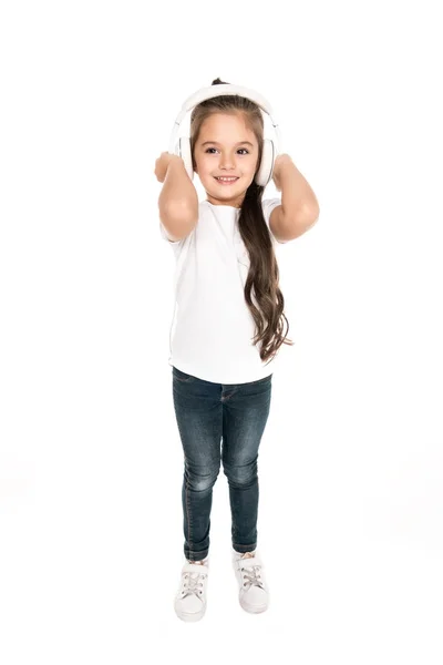 Niño sonriente en auriculares - foto de stock