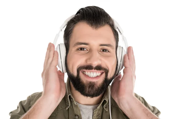 Mann hört Musik mit Kopfhörern — Stockfoto