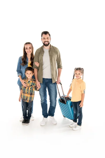 Famiglia felice con valigia — Foto stock