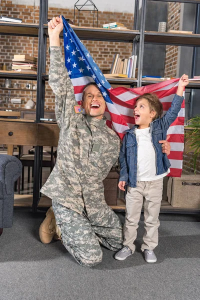 Military father and son with usa flag — Stock Photo
