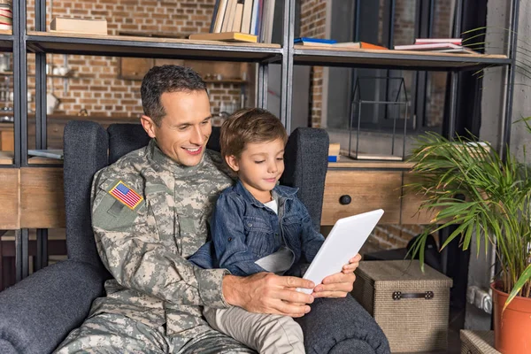 Military father and son using tablet — Stock Photo