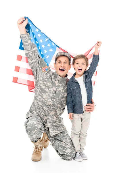 Petit garçon et père en uniforme militaire — Photo de stock