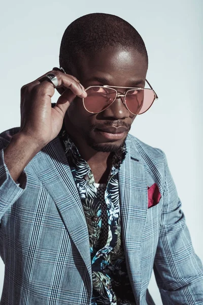 Fashionable african american man in sunglasses — Stock Photo