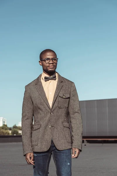 Homem americano africano elegante em terno — Fotografia de Stock