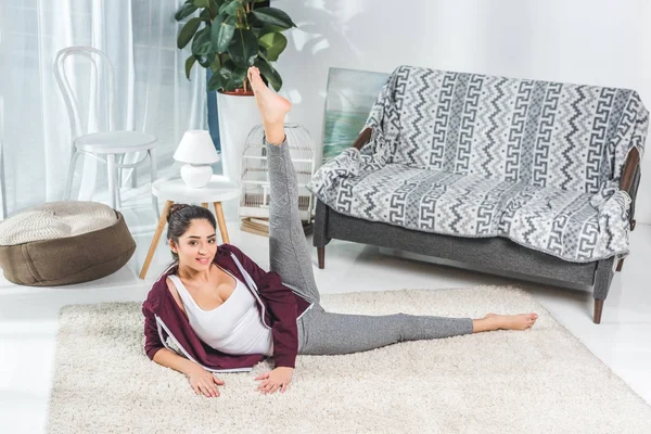 Girl exercising at home — Stock Photo