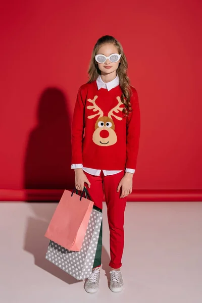 Ragazza elegante con borse della spesa — Foto stock