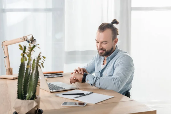 Businessman looking at watch — Stock Photo