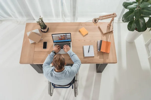 Disabled man using laptop — Stock Photo