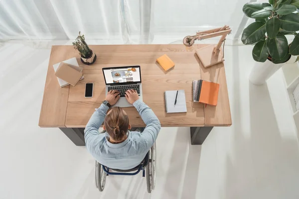 Disabled man using laptop — Stock Photo