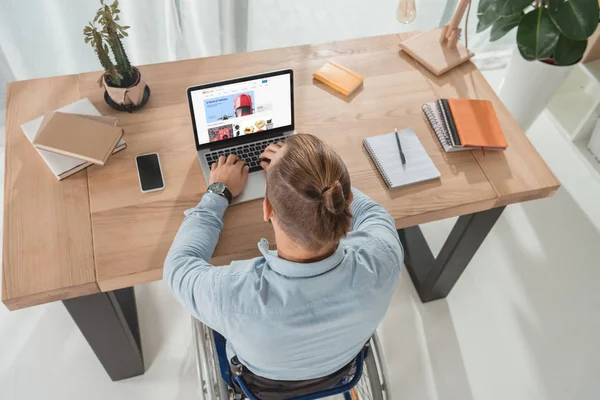 Disabled man using laptop — Stock Photo