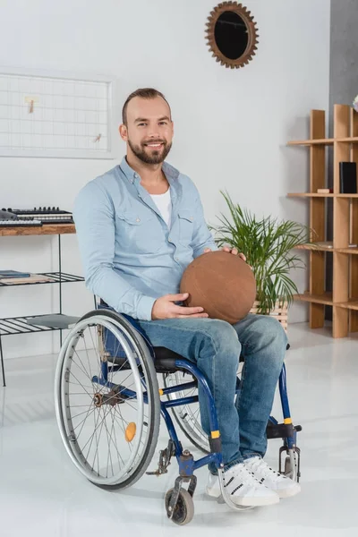 Disabled man with basketball ball — Stock Photo