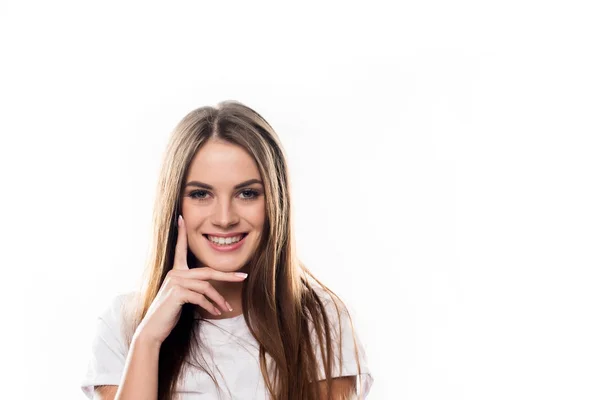 Sonriente chica tocando la cara con la mano - foto de stock