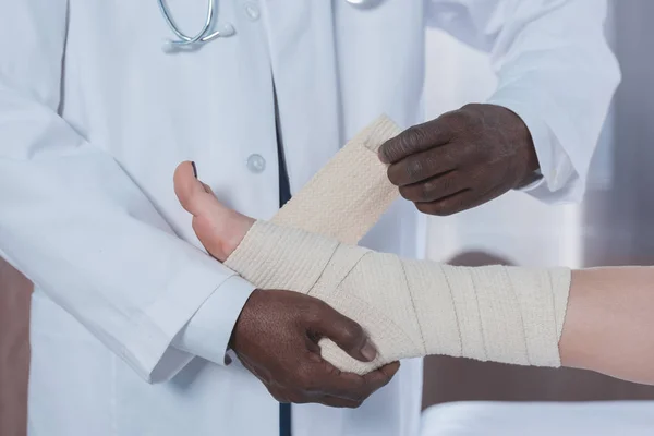 Bandaging leg — Stock Photo