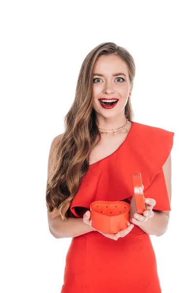 Mujer elegante con caja de regalo - foto de stock