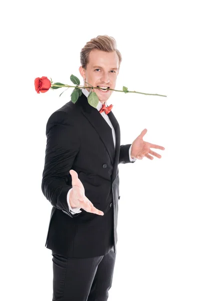 Стильний чоловік з трояндою в зубах — стокове фото