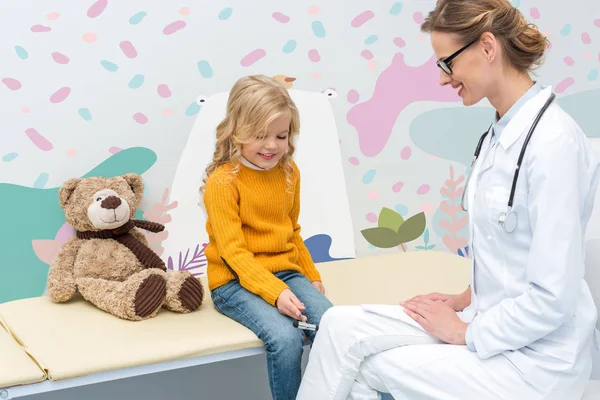 Girl doing neurology examination for doctor — Stock Photo